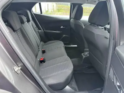 Peugeot 2008 2021 - 14900 EUR, 180000 km - AUTO.MOTO.pt - 180000km - foto 25 de 43