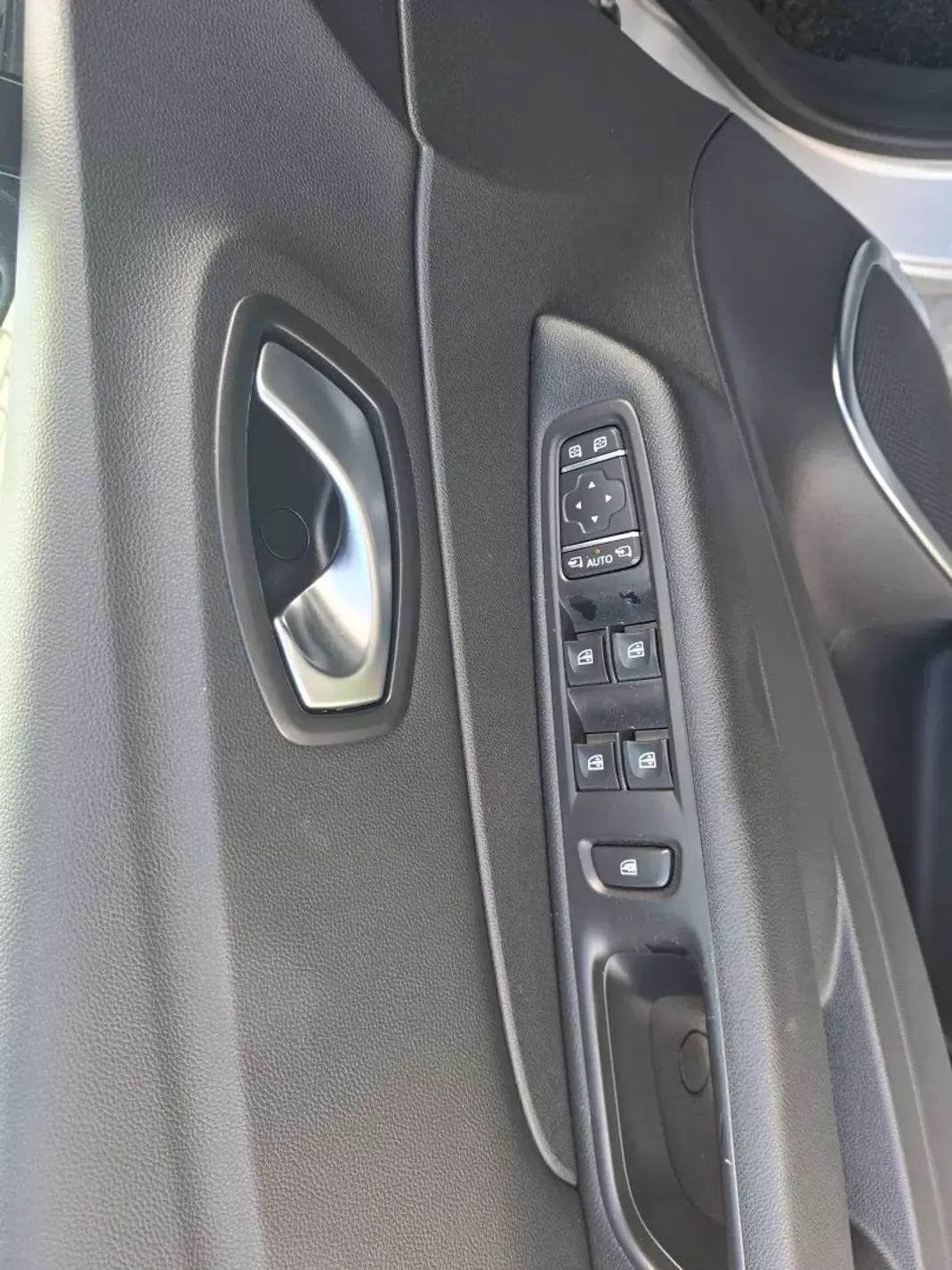 Renault Captur 2018 - 13500 EUR, 113500 km - 113500km - foto 17 de 29