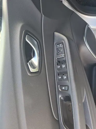 Renault Captur 2018 - 13500 EUR, 113500 km - AUTO.MOTO.pt - 113500km - foto 17 de 29