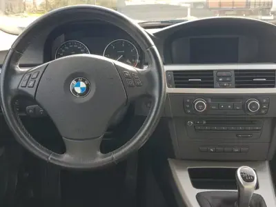 BMW 318 2011 - 10750 EUR, 300000 km - AUTO.MOTO.pt - 300000km - foto 12 de 42
