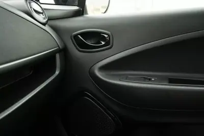 Renault Zoe 2020 - 15500 EUR, 101426 km - AUTO.MOTO.pt - 101426km - foto 18 de 24