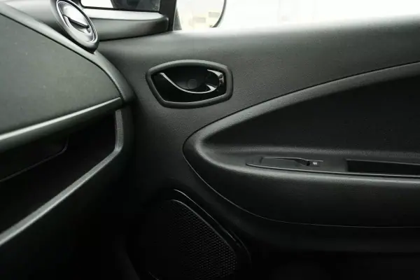 Renault Zoe 2020 - 15500 EUR, 101426 km - AUTO.MOTO.pt - 101426km - foto 18 de 24