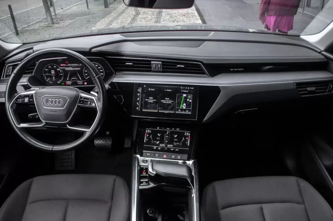 Audi Q8 e-Tron Sportback 2023 - 49900 EUR, 34353 km - AUTO.MOTO.pt - 34353km - foto 35 de 44