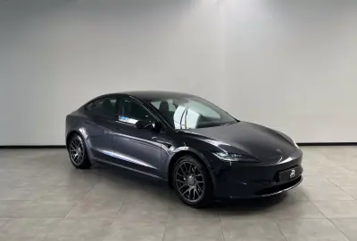 Tesla Model 3 2023 - 36900 EUR, 116000 km - AUTO.MOTO.pt - 116000km - foto 1 de 20