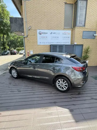 Mazda 3 2017 - 9750 EUR, 193000 km - AUTO.MOTO.pt - 193000km - foto 5 de 12