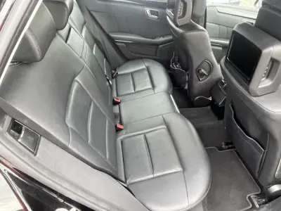 Mercedes-Benz E 250 2010 - 13950 EUR, 277830 km - AUTO.MOTO.pt - 277830km - foto 12 de 12