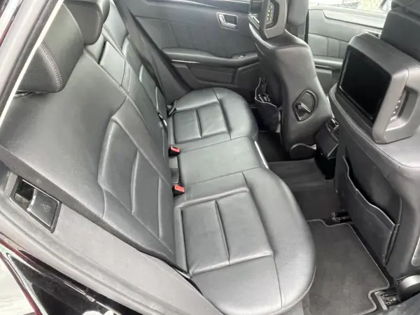 Mercedes-Benz E 250 2010 - 13950 EUR, 277830 km - AUTO.MOTO.pt - 277830km - foto 12 de 12