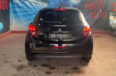 Peugeot 208 2018 - 8899 EUR, 106000 km - AUTO.MOTO.pt - 106000km - foto 5 de 42