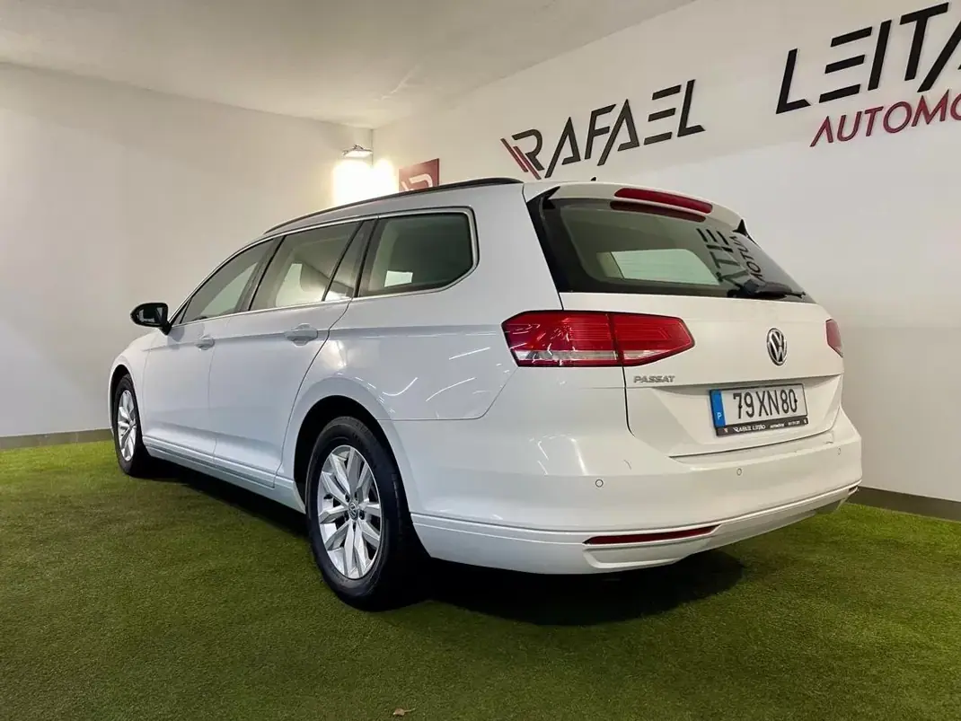 Volkswagen Passat Variant 2019 - 15750 EUR, 257000 km - AUTO.MOTO.pt - 257000km - foto 7 de 33