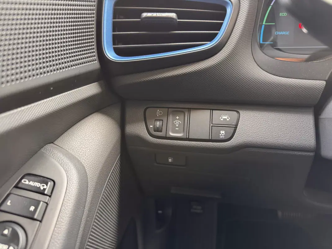 Hyundai Ioniq 2017 - 13250 EUR, 88000 km - AUTO.MOTO.pt - 88000km - foto 15 de 23