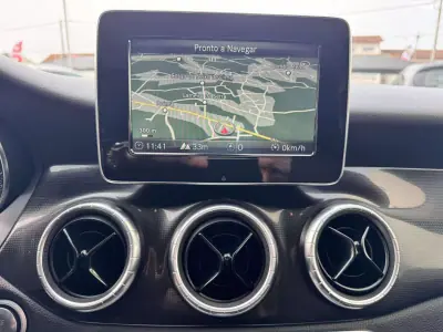 Mercedes-Benz CLA 180 2018 - 21500 EUR, 179900 km - AUTO.MOTO.pt - 179900km - foto 13 de 25