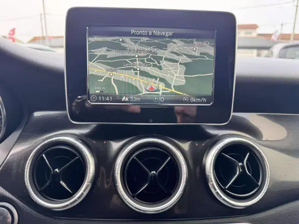 Mercedes-Benz CLA 180 2018 - 21500 EUR, 179900 km - AUTO.MOTO.pt - 179900km - foto 13 de 25