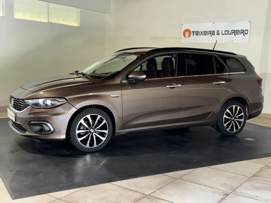 Fiat Tipo Station Wagon 2018 - 12900 EUR, 92385 km - AUTO.MOTO.pt - 92385km - foto 4 de 25