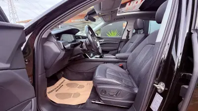 Audi e-tron Sportback 2020 - 31990 EUR, 80000 km - AUTO.MOTO.pt - 80000km - foto 33 de 43