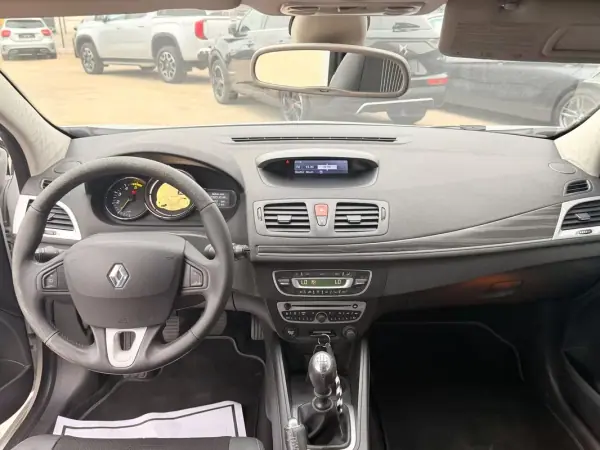 Renault Mégane Coupe 2009 - 6800 EUR, 205000 km - AUTO.MOTO.pt - 205000km - foto 12 de 13