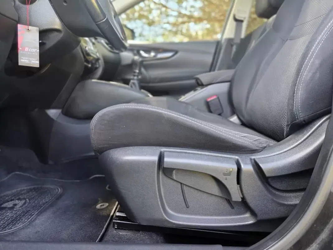 Nissan Qashqai 2016 - 13490 EUR, 159600 km - AUTO.MOTO.pt - 159600km - foto 24 de 39