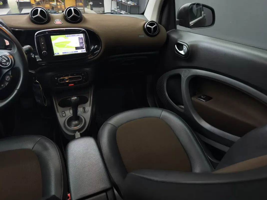 Smart ForTwo Coupé 2018 - 13450 EUR, 110509 km - AUTO.MOTO.pt - 110509km - foto 26 de 33