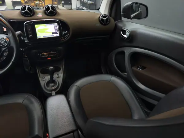 Smart ForTwo Coupé 2018 - 12450 EUR, 110509 km - AUTO.MOTO.pt - 110509km - foto 26 de 33
