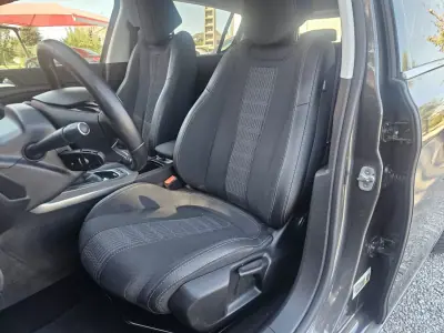 Peugeot 308 2018 - 13200 EUR, 61900 km - 61900km - foto 11 de 37