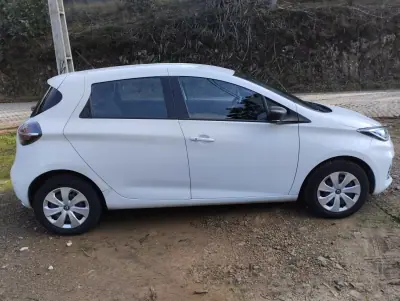 Renault Zoe 2020 - 12950 EUR, 110000 km - AUTO.MOTO.pt - 110000km - foto 8 de 27