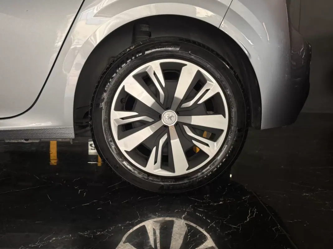 Peugeot 208 2023 - 14990 EUR, 87800 km - AUTO.MOTO.pt - 87800km - foto 14 de 30