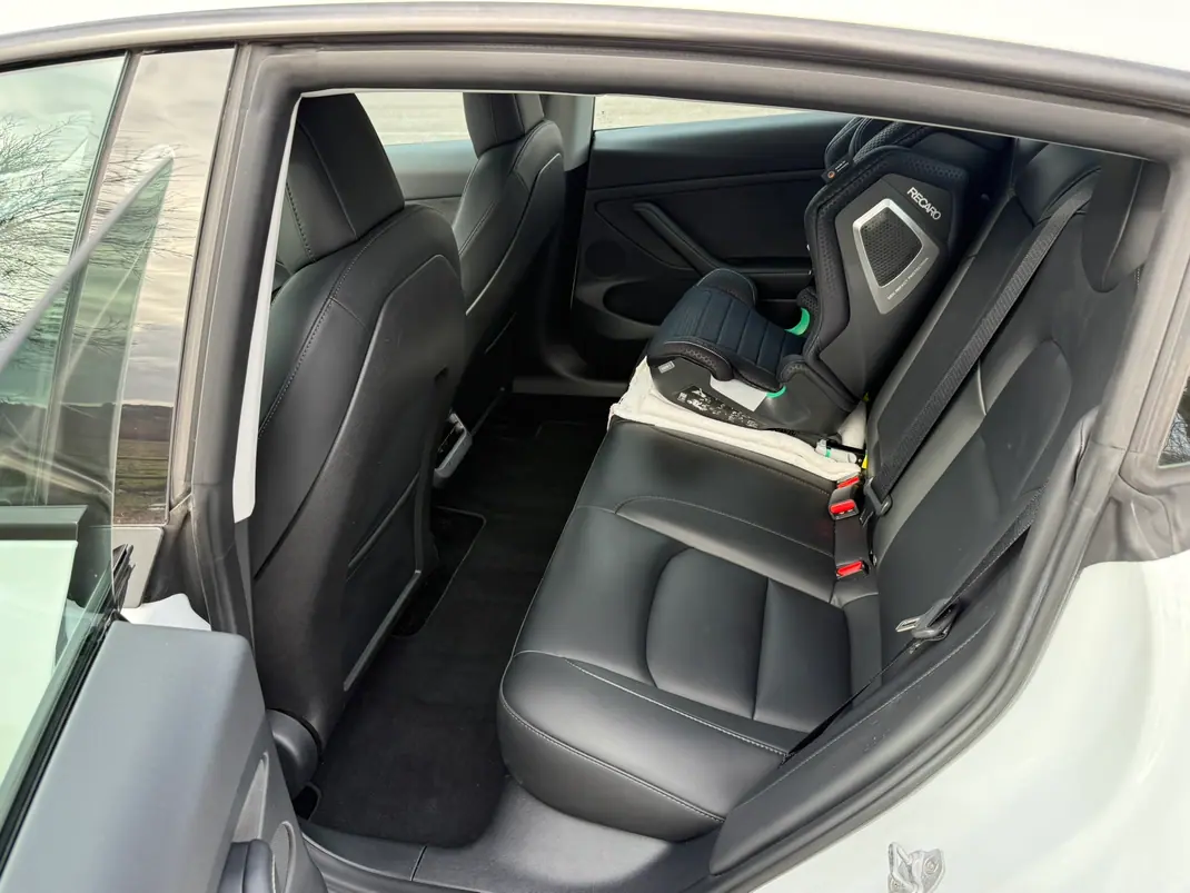 Tesla Model 3 2022 - 33500 EUR, 70000 km - AUTO.MOTO.pt - 70000km - foto 19 de 30