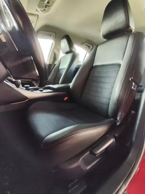 Lexus IS 300H 2017 - 25900 EUR, 68000 km - AUTO.MOTO.pt - 68000km - foto 26 de 38