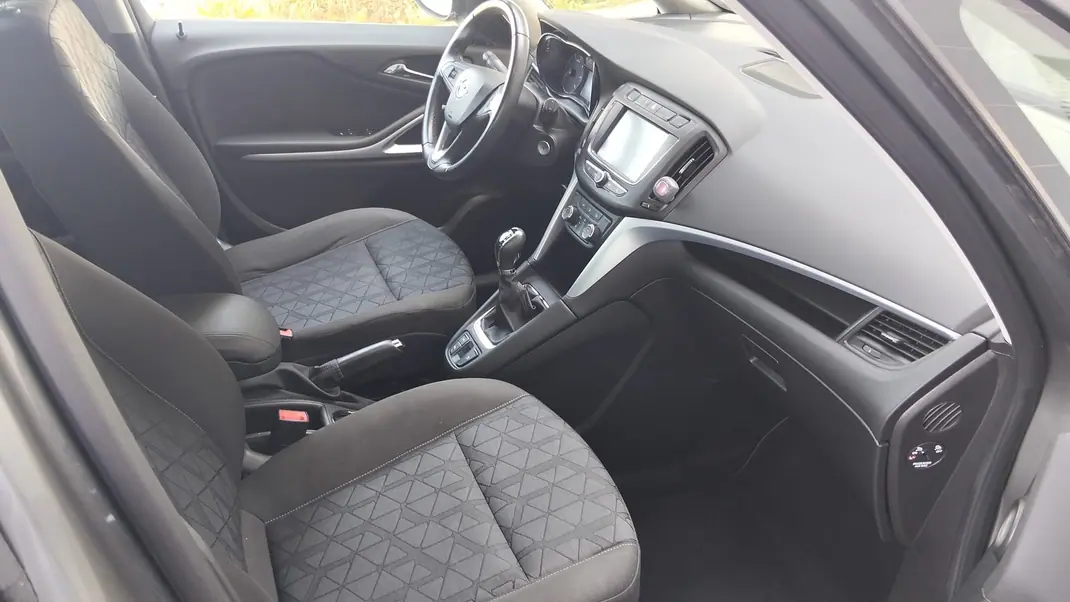 Opel Zafira 2019 - 18750 EUR, 116293 km - 116293km - foto 11 de 15
