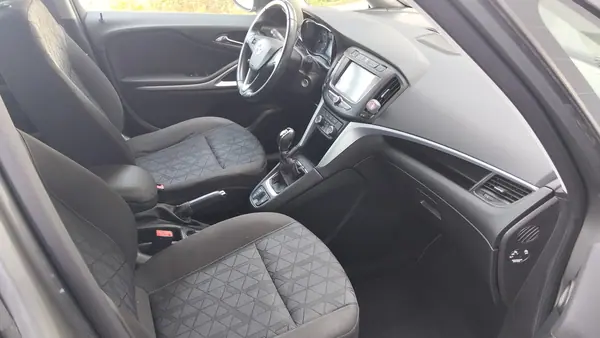 Opel Zafira 2019 - 18750 EUR, 116293 km - AUTO.MOTO.pt - 116293km - foto 11 de 15