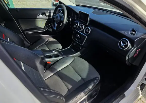 Mercedes-Benz A 160 2015 - 16500 EUR, 137000 km - AUTO.MOTO.pt - 137000km - foto 5 de 24
