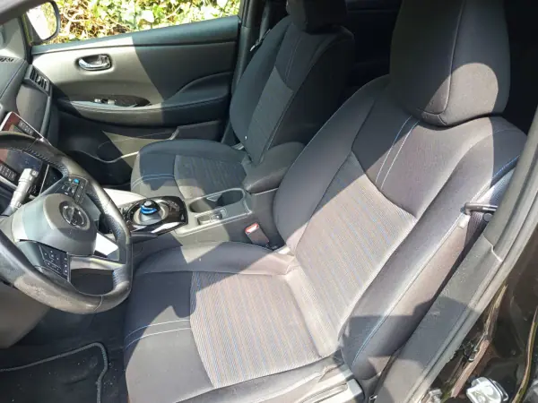 Nissan Leaf 2020 - 14900 EUR, 71868 km - AUTO.MOTO.pt - 71868km - foto 6 de 11