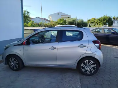 Peugeot 108 2016 - 9900 EUR, 54000 km - AUTO.MOTO.pt - 54000km - foto 2 de 3