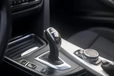 BMW 320 2015 - 19900 EUR, 190600 km - AUTO.MOTO.pt - 190600km - foto 15 de 32