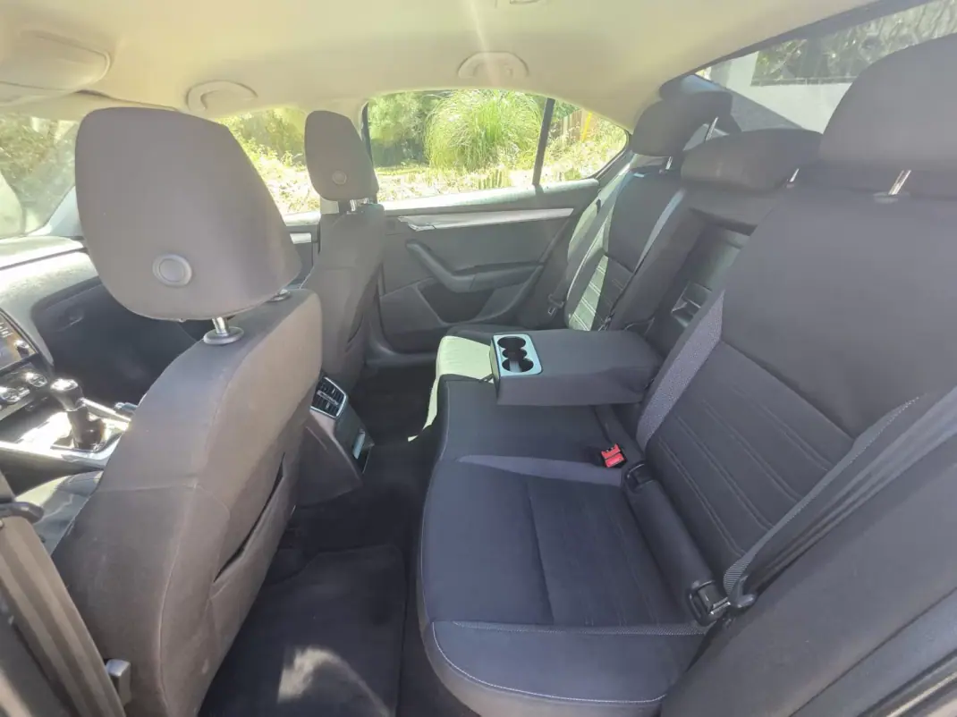 Skoda Octavia 2018 - 8990 EUR, 179225 km - AUTO.MOTO.pt - 179225km - foto 11 de 12