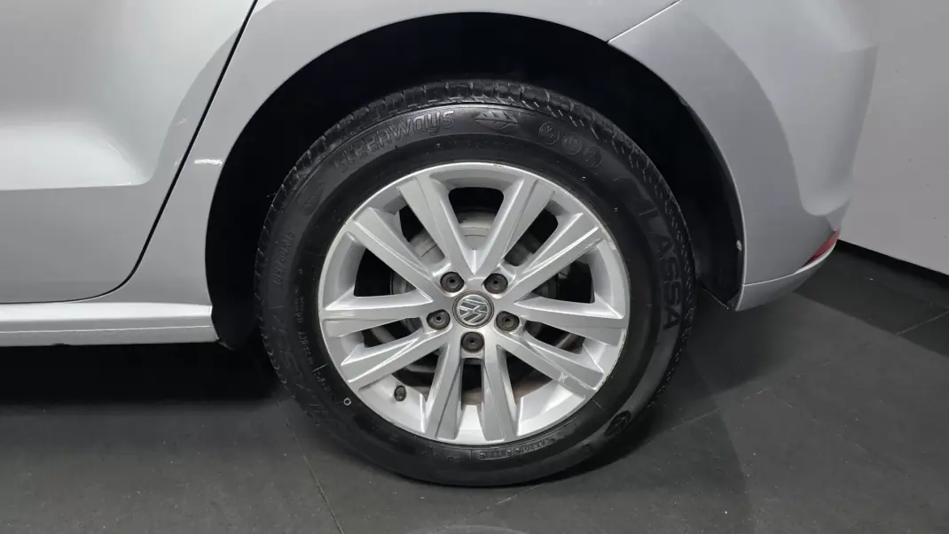 Volkswagen Polo 2014 - 10990 EUR, 136000 km - AUTO.MOTO.pt - 136000km - foto 31 de 31