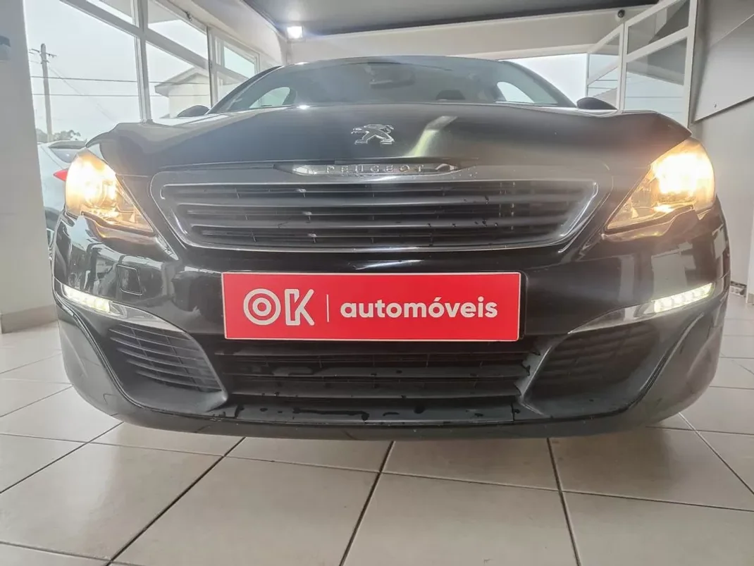 Peugeot 308 2014 - 9350 EUR, 207000 km - AUTO.MOTO.pt - 207000km - foto 3 de 34