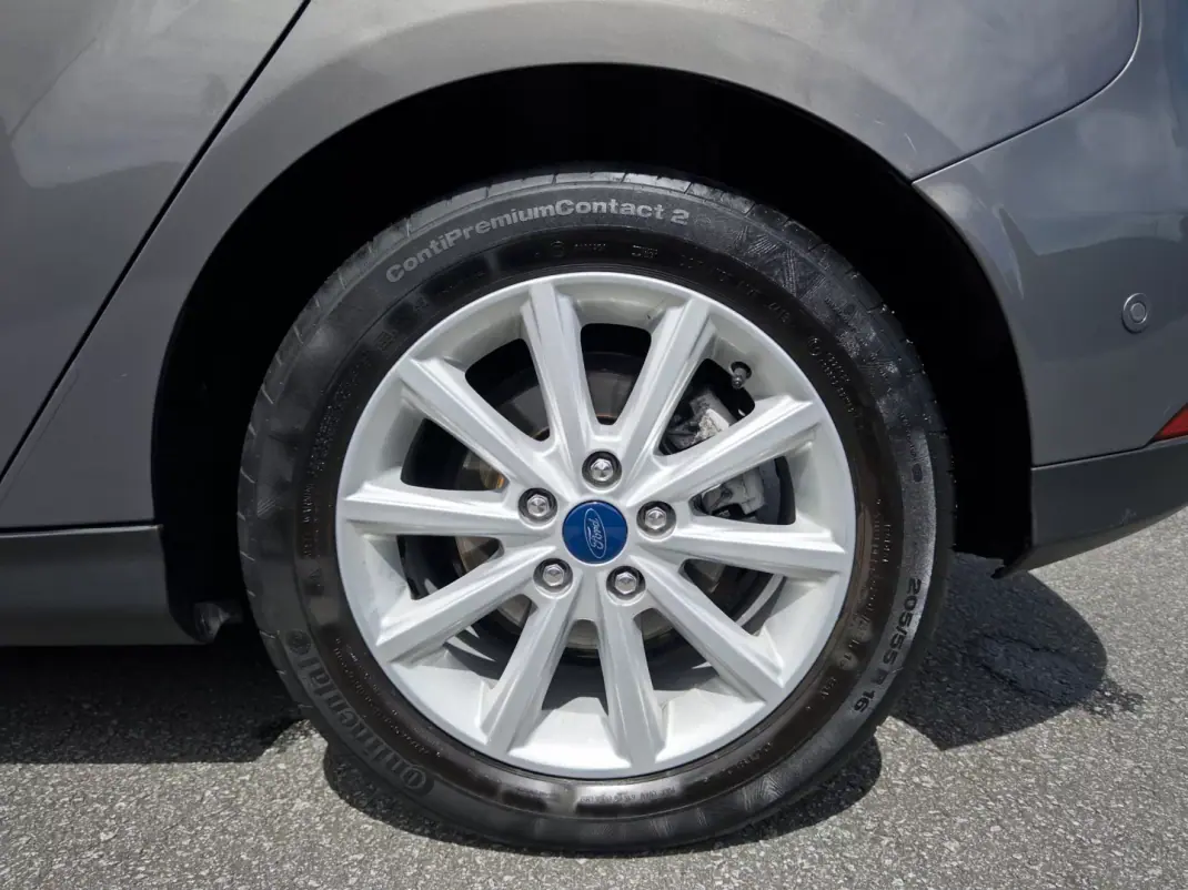 Ford Focus 2016 - 9990 EUR, 103000 km - AUTO.MOTO.pt - 103000km - foto 9 de 42