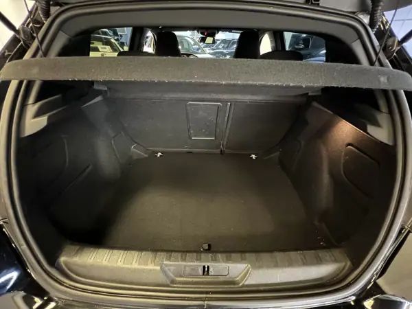 Peugeot 308 2017 - 10990 EUR, 120000 km - AUTO.MOTO.pt - 120000km - foto 34 de 35