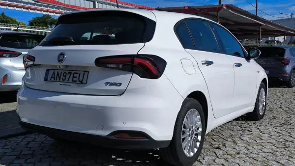 Fiat Tipo 2021 - 12450 EUR, 123360 km - AUTO.MOTO.pt - 123360km - foto 5 de 11