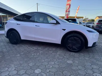 Tesla Model Y 2026 - 44900 EUR, 100 km - AUTO.MOTO.pt - 100km - foto 5 de 31