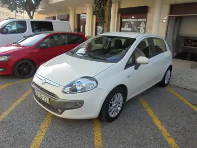 Fiat Punto 2010 - 5900 EUR, 147000 km - AUTO.MOTO.pt - 147000km - foto 8 de 28