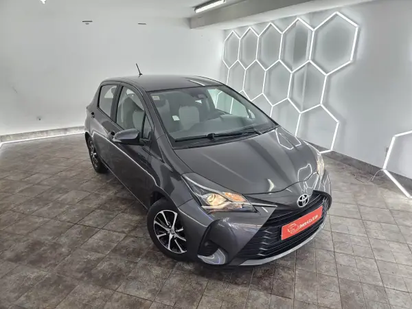 Toyota Yaris 2019 - 13650 EUR, 135421 km - AUTO.MOTO.pt - 135421km - foto 8 de 37