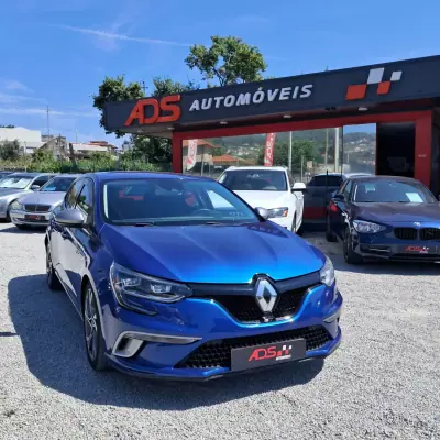Renault Mégane 2016 - 16890 EUR, 112000 km - AUTO.MOTO.pt - 112000km - foto 1 de 12