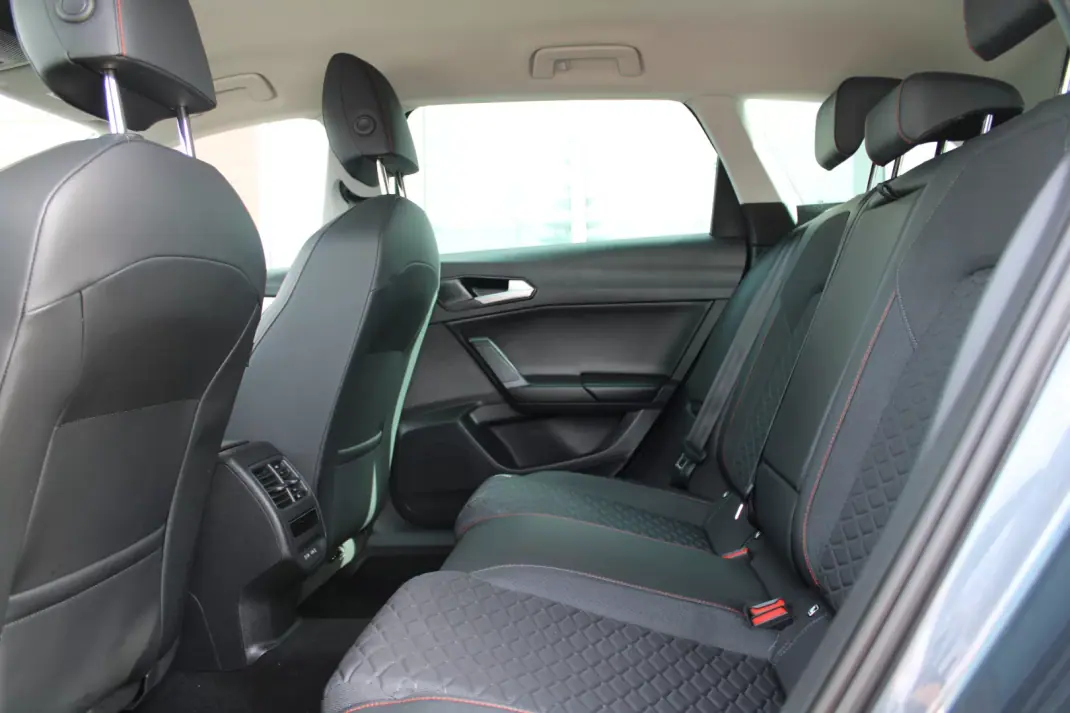 SEAT Leon ST 2022 - 19990 EUR, 183500 km - AUTO.MOTO.pt - 183500km - foto 14 de 29