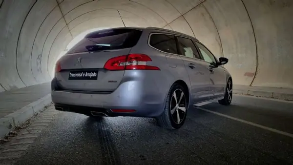 Peugeot 308 SW 2018 - 15800 EUR, 139000 km - AUTO.MOTO.pt - 139000km - foto 23 de 26