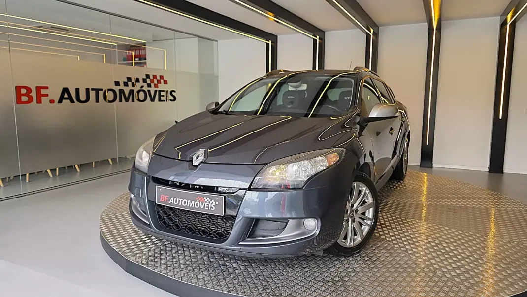 Renault Mégane Sport Tourer 2010 - 6900 EUR, 266834 km - AUTO.MOTO.pt - 266834km - foto 1 de 45