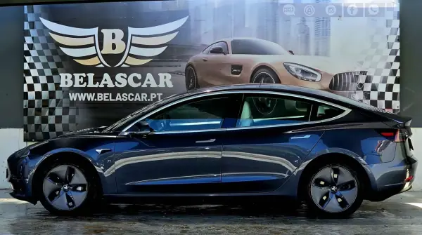 Tesla Model 3 2020 - 23500 EUR, 133000 km - AUTO.MOTO.pt - 133000km - foto 5 de 17