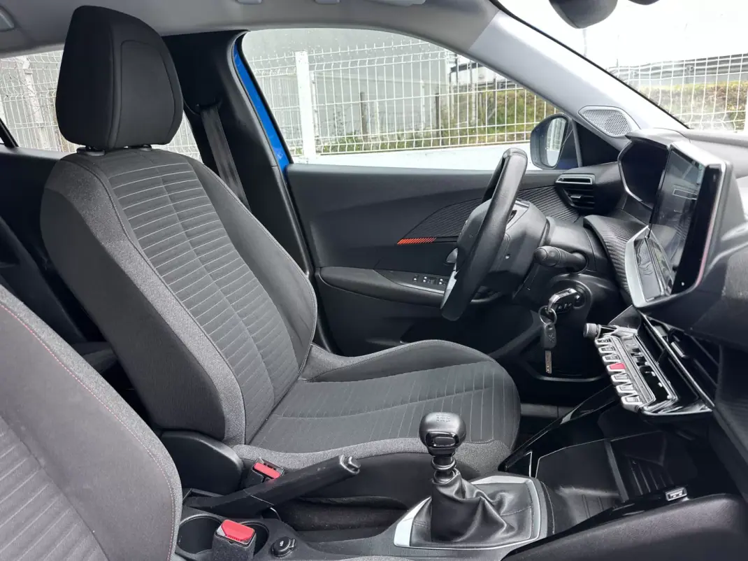 Peugeot 2008 2021 - 14900 EUR, 159000 km - AUTO.MOTO.pt - 159000km - foto 25 de 31