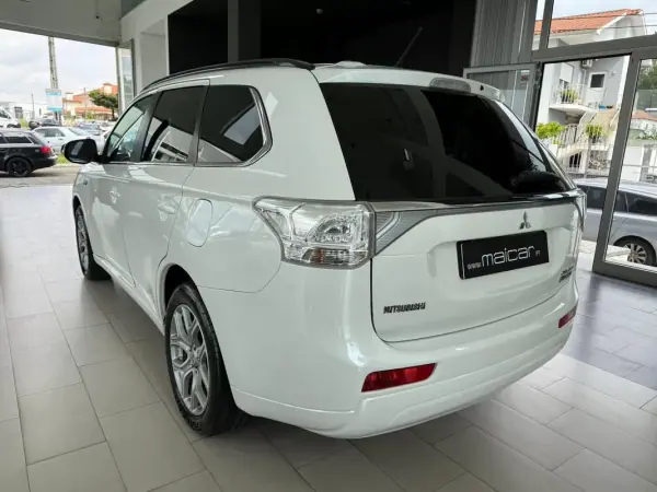Mitsubishi Outlander 2015 - 15990 EUR, 157367 km - AUTO.MOTO.pt - 157367km - foto 25 de 28