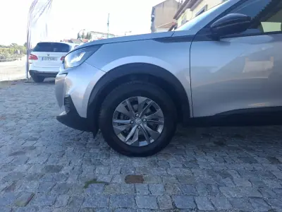 Peugeot 2008 2022 - 16490 EUR, 88812 km - AUTO.MOTO.pt - 88812km - foto 4 de 18